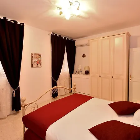 Apartament Elise Court